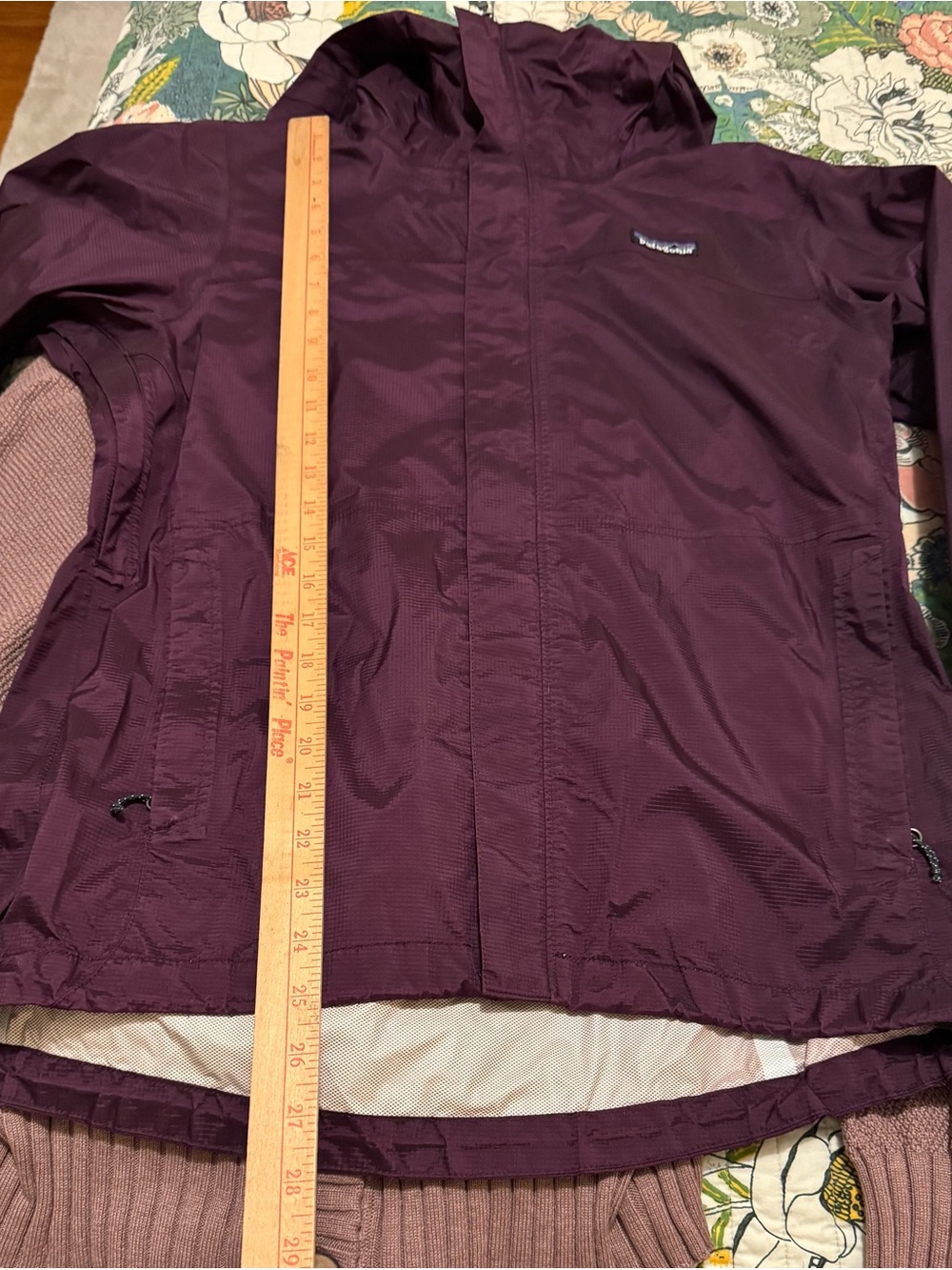 PATAGONIA WOMENS MEDIUM PLUM COLORED RAIN JACKET - Picture 9 of 11